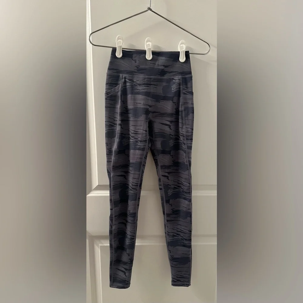 Alphalete Woman’s Surface Pocket Leggings‎ | Camouflage | S
